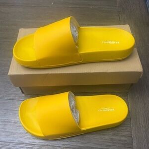 Women's Kashiba-Lux Slide cintronelle  9.5 yellow